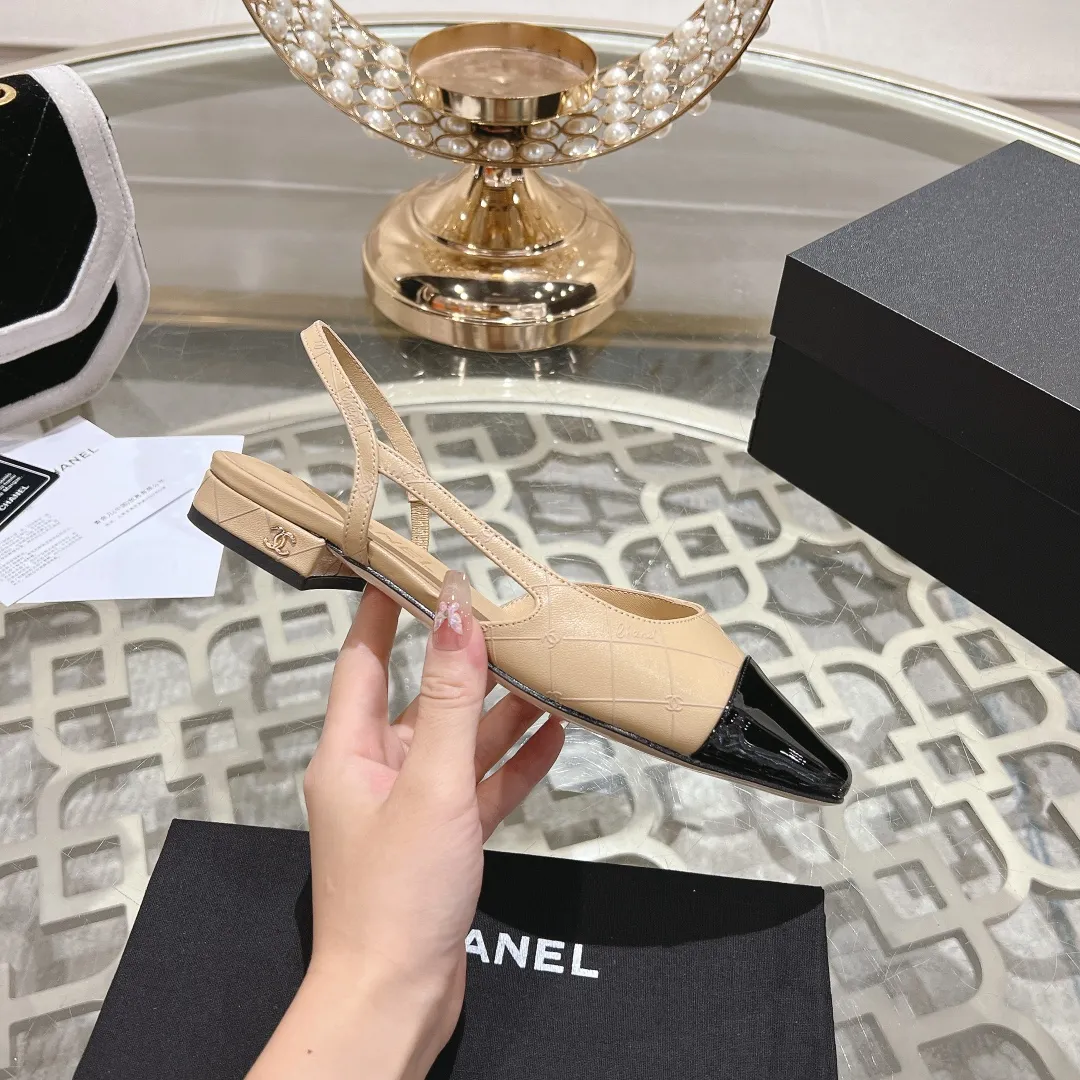 👟👟Ex-factory price 540👟👟 CHANEL Xiangjia 24vs spring and summer new fashion sandals series... Chanel is a very comprehensive noble fashion lifestyle brand. The same models are sold by major fashion bloggers and celebrities in Hong Kong, the United States, and other countries. They are simply beautiful. I fall in love with elegance and the playful sense of the future. I want to own them right away just by looking at them. But you can really think about a pair of exquisite high heels. This series is specially designed for extraordinary and indifferent ladies to create a unique overall effect. CHANEL designs products that inspire women to move forward and highlight their charm... 1️⃣Material: Original customized patent leather + imported sheepskin 2️⃣Inner lining: Original customized imported sheepskin 3️⃣Feet: Original customized imported sheepskin 4️⃣Outsole: Genuine leather sole imported from Italy 5️⃣Heel height: 2.5cm/6.5cm/9cm 6️⃣Number: 34-43 (34.40.41.42.43 customization is not returnable) 7️⃣Packaging: The latest and exquisite full set of packaging at the counter